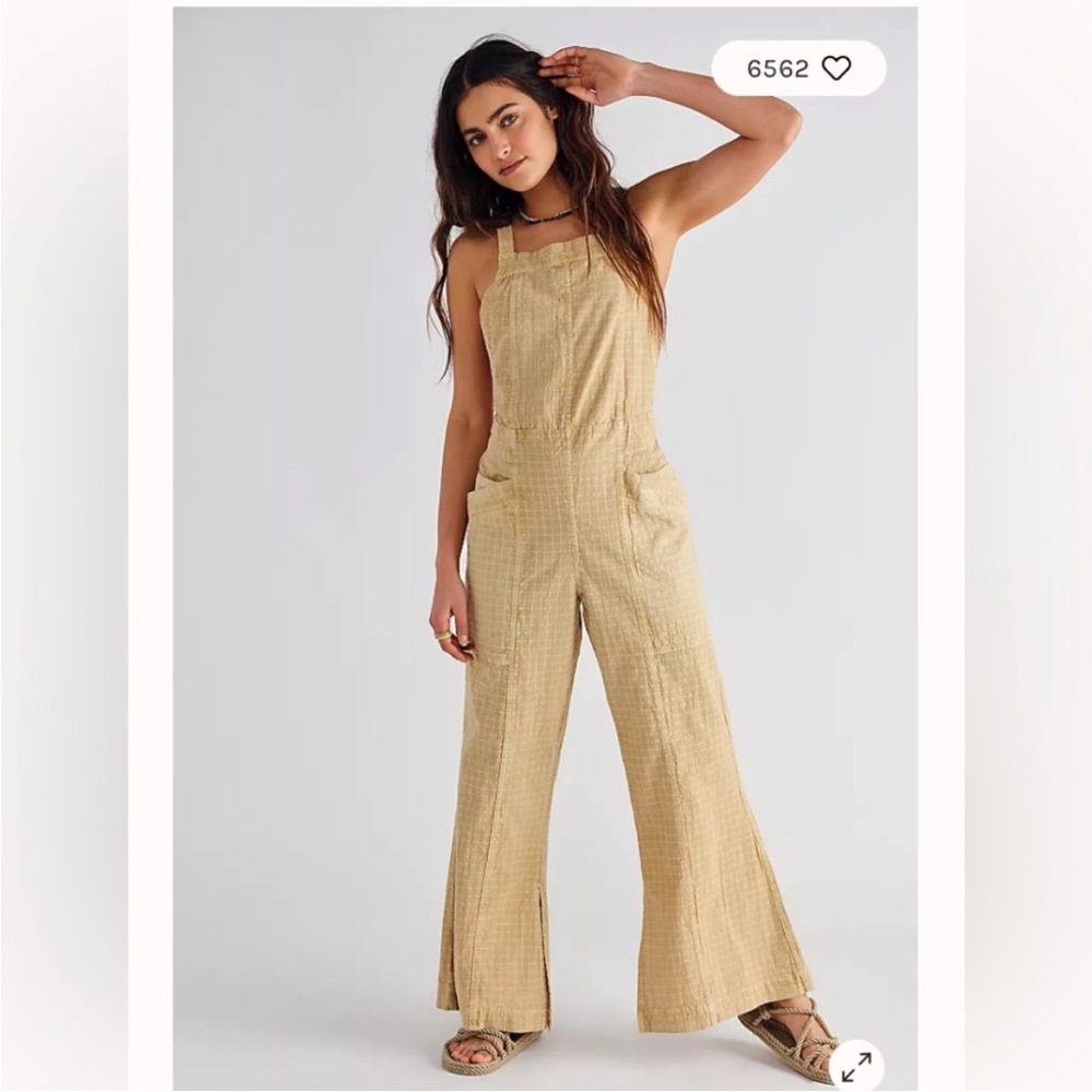 Free People Onsie / Jumpsuit / Overalls. Gorgeous wheat colour Size Medium